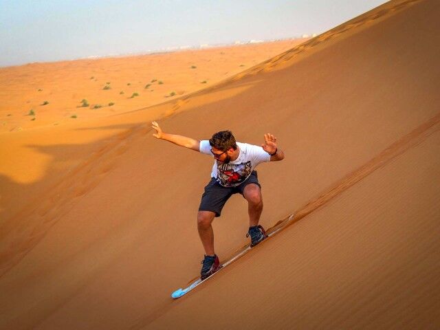 Dubai-Sand-boarding